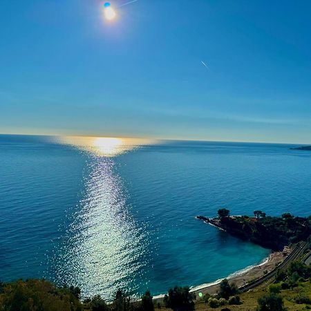 Apartamento Kiss Of Sea - Balzi Rossi & Baia Beniamin Ventimiglia Exterior foto