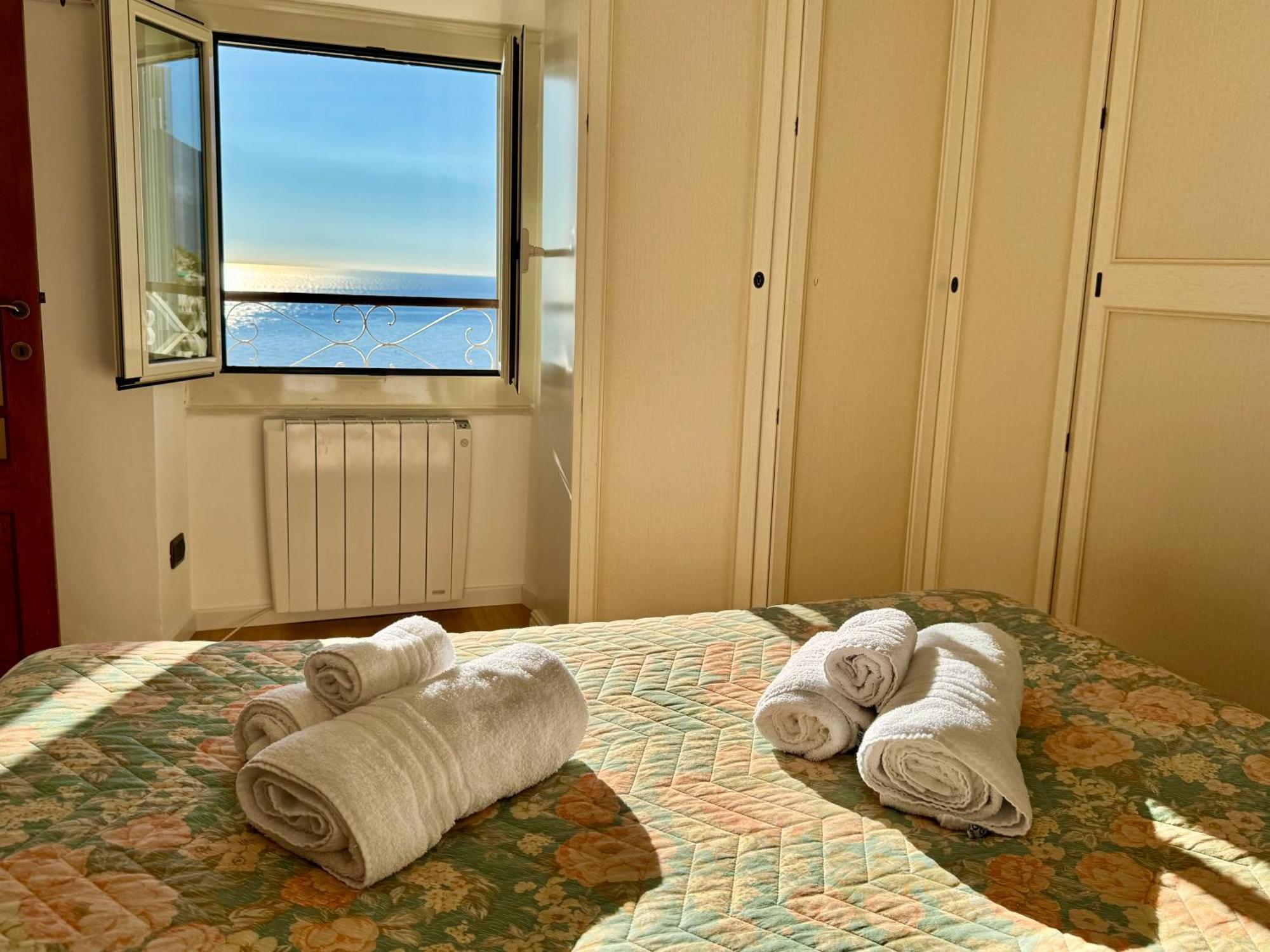 Apartamento Kiss Of Sea - Balzi Rossi & Baia Beniamin Ventimiglia Exterior foto